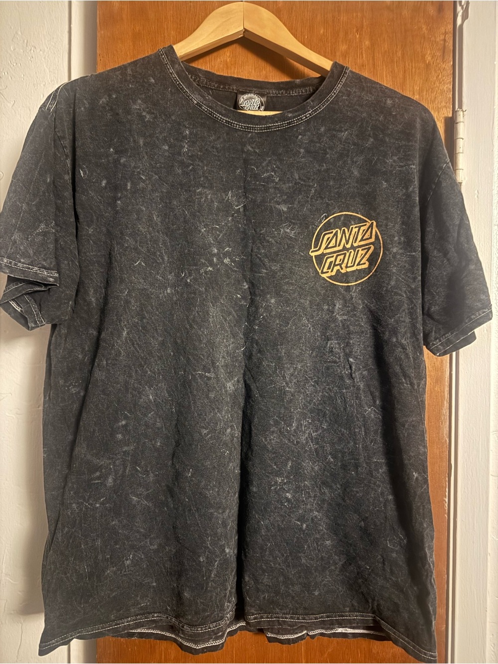 Santa Cruz Skateboards  Tee size large - Men's Short Sleeve